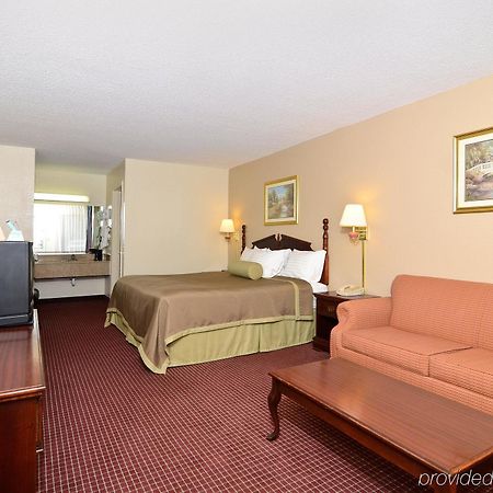 Travelers Inn & Suites - Memphis Room photo