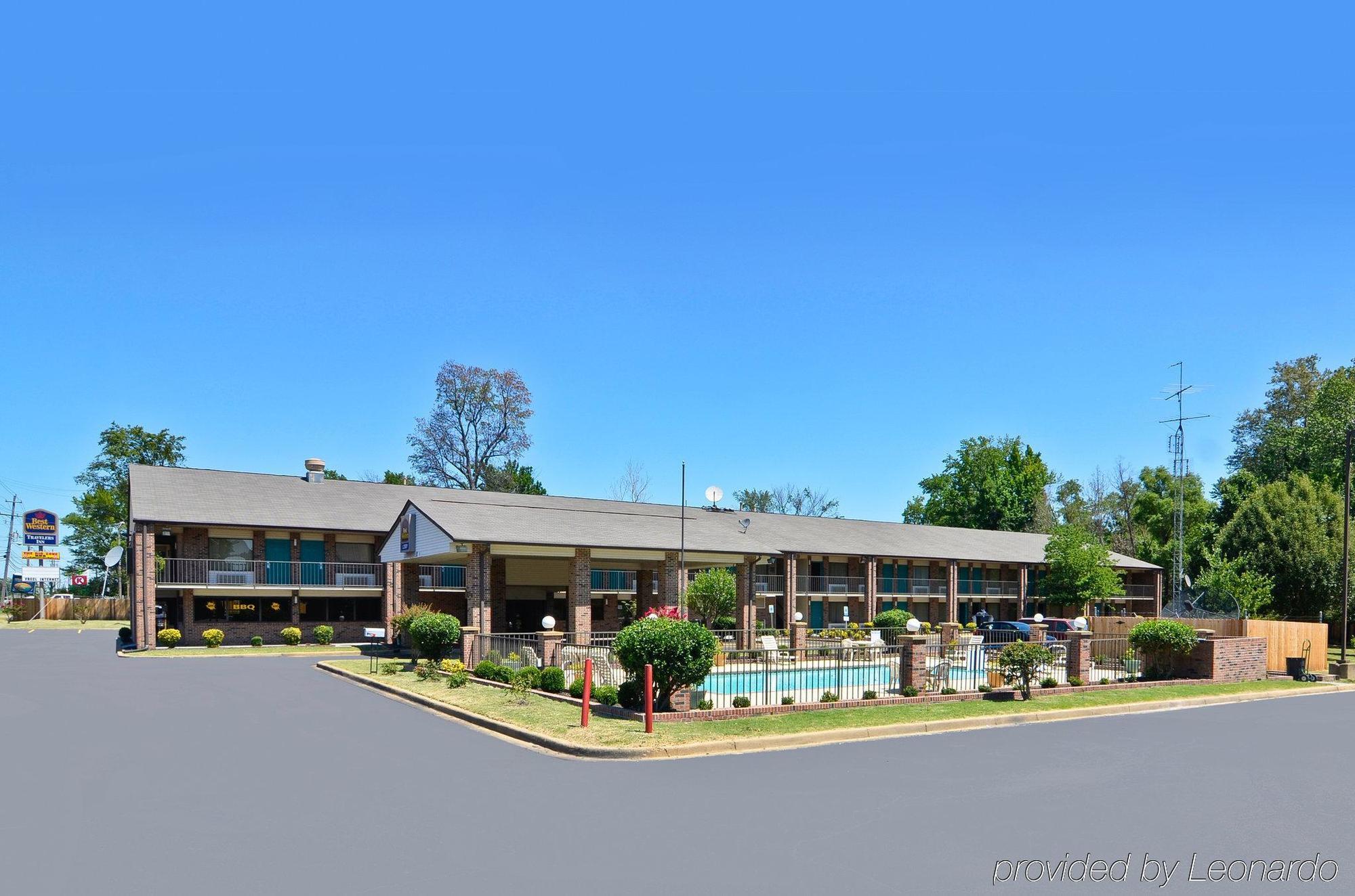 Travelers Inn & Suites - Memphis Exterior photo