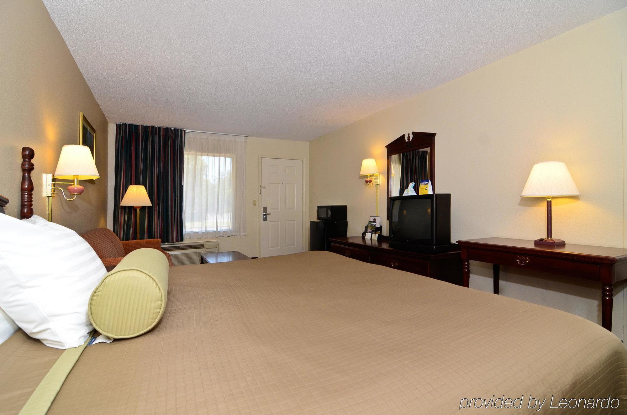 Travelers Inn & Suites - Memphis Room photo