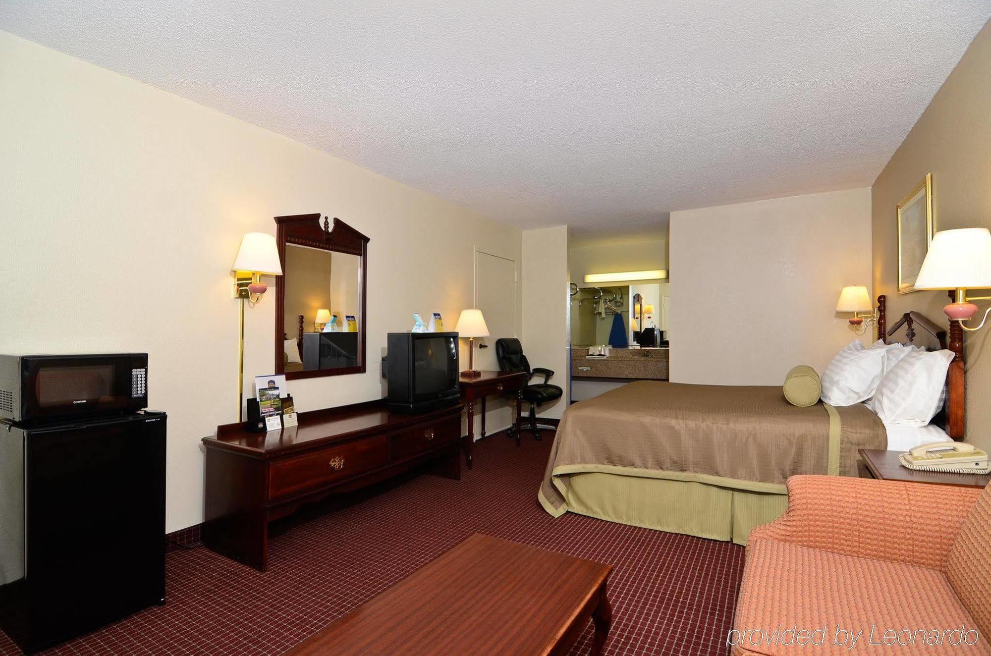 Travelers Inn & Suites - Memphis Room photo